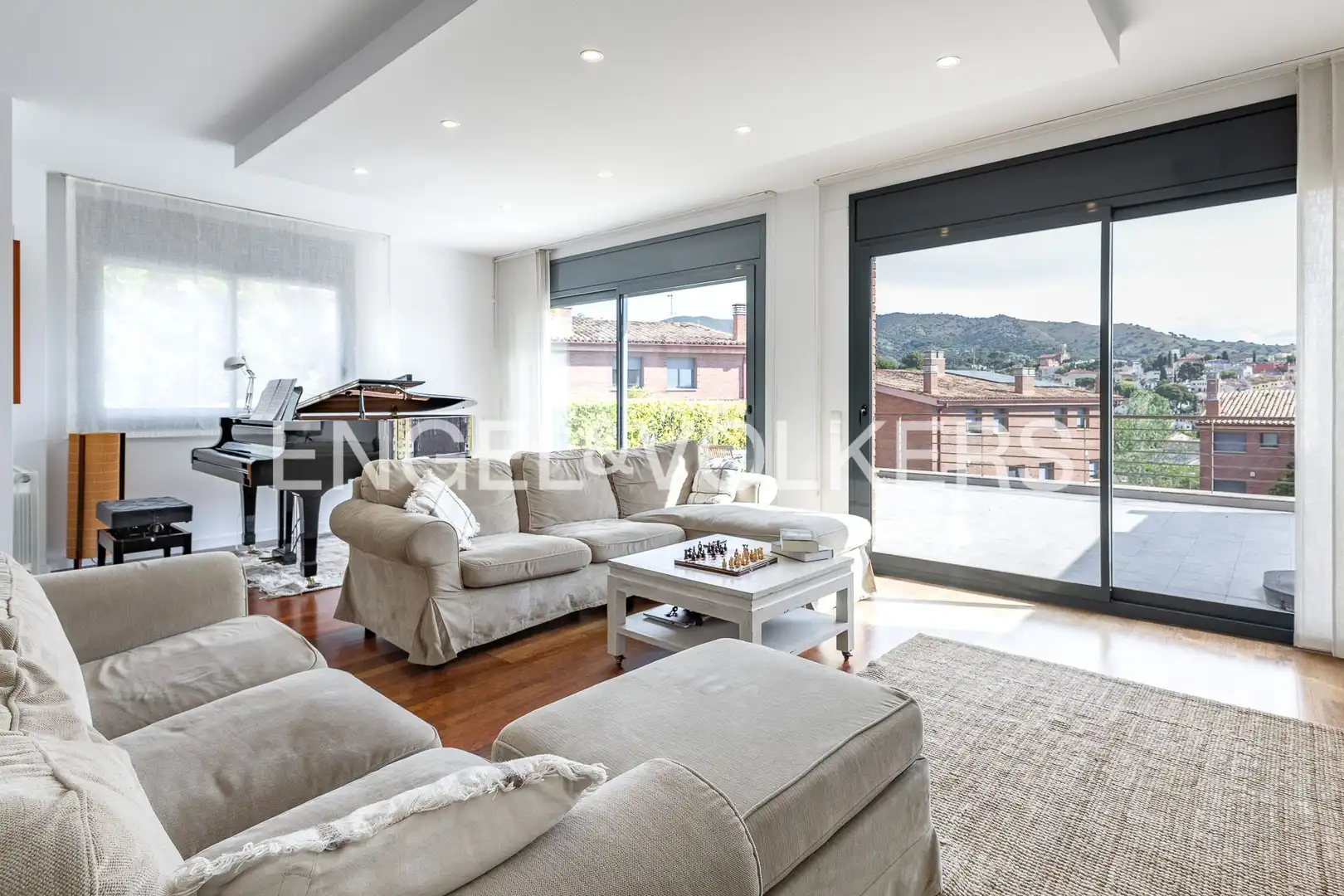 Sala de estar de Casa adosada de alquiler en Tiana con Aire acondicionado, Calefacción y Jardín privado