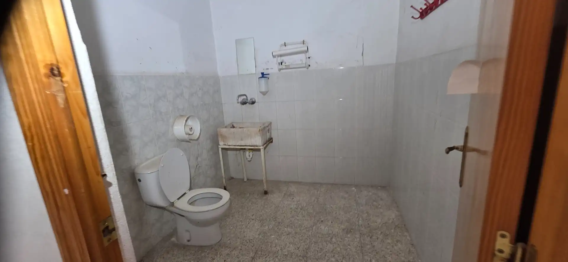 Badezimmer von Fabrikhallen zum Verkauf in Monóvar  / Monòver