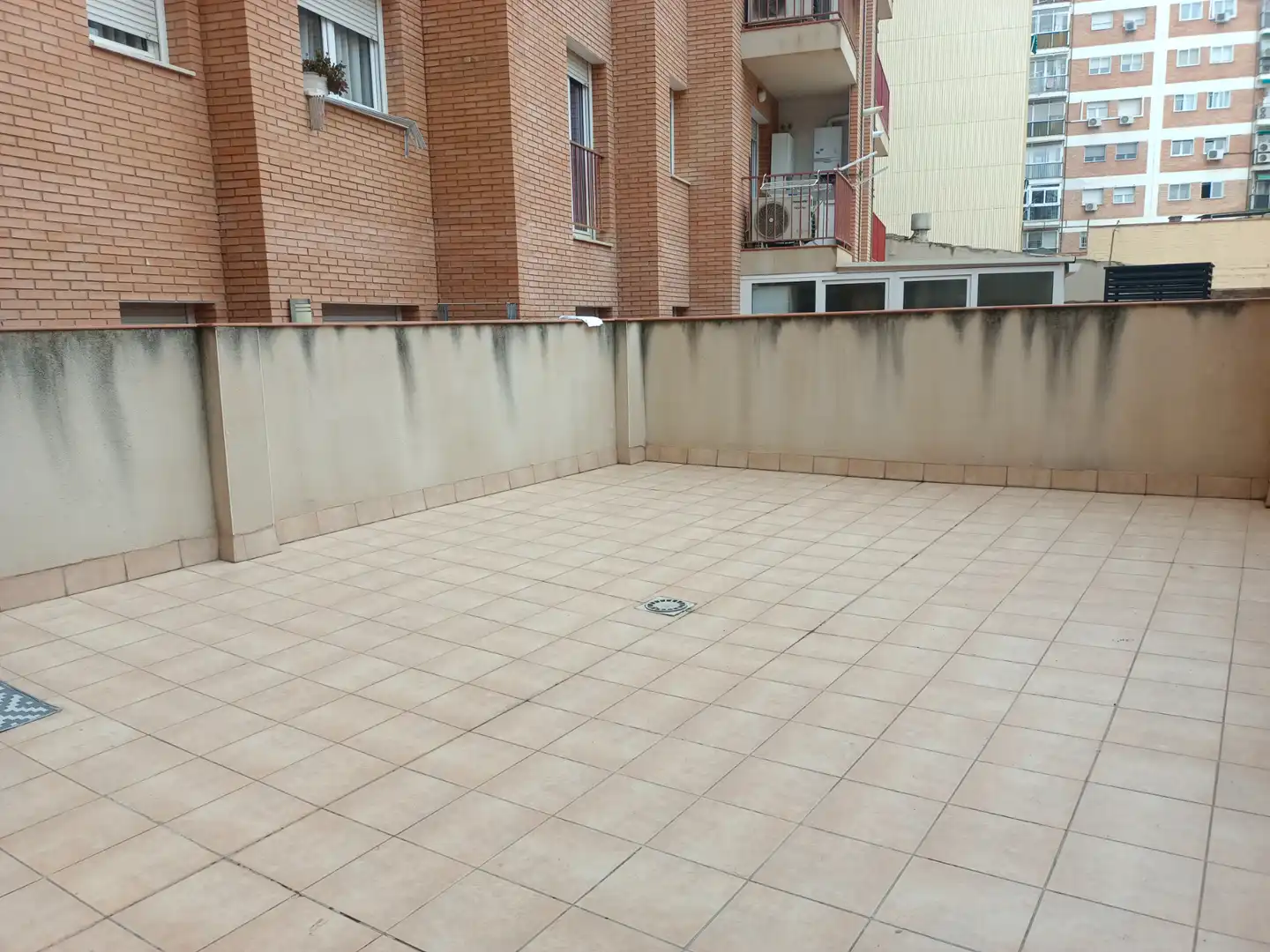Estudi de lloguer a Instituts - Universitat