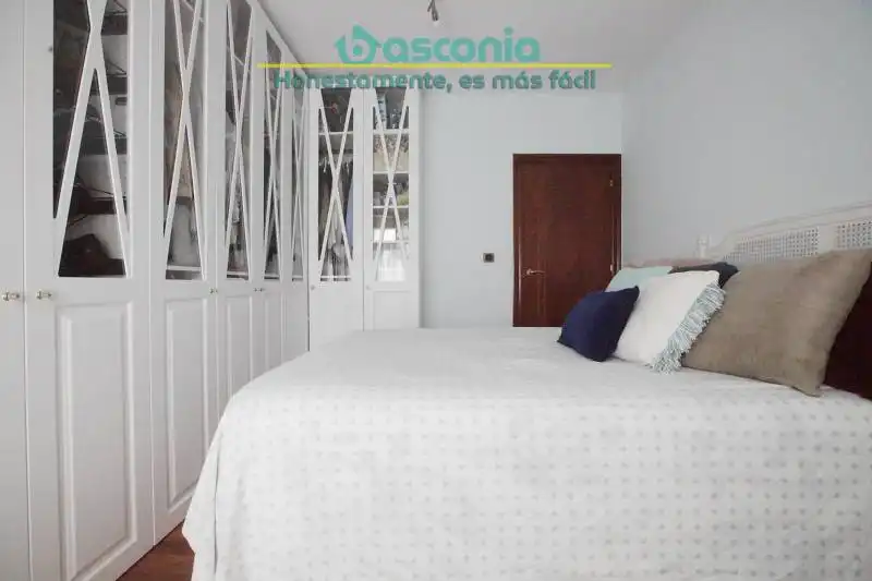 Habitación de Piso en venta en Basauri  con Amueblado y Balcón