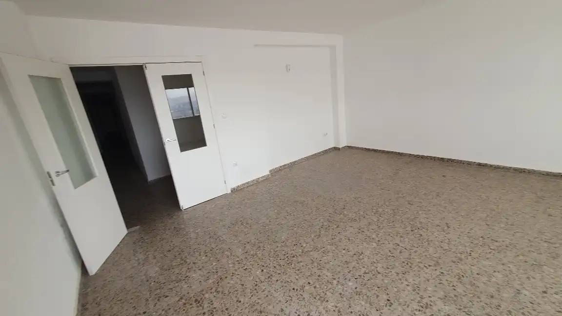 Piso en venta en Villena con Balcón