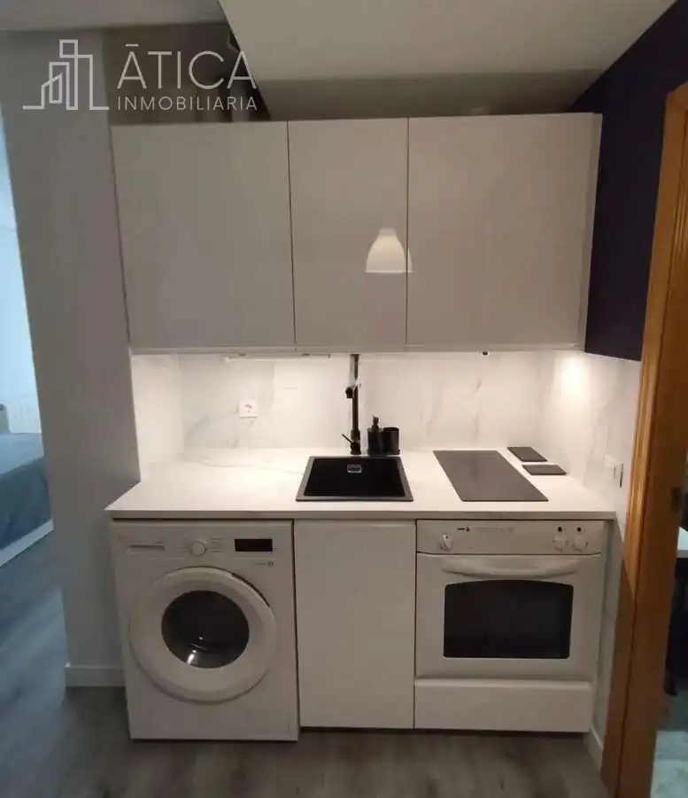 Cuina de Estudi de lloguer en Salamanca amb Calefacció, Terrassa i Moblat