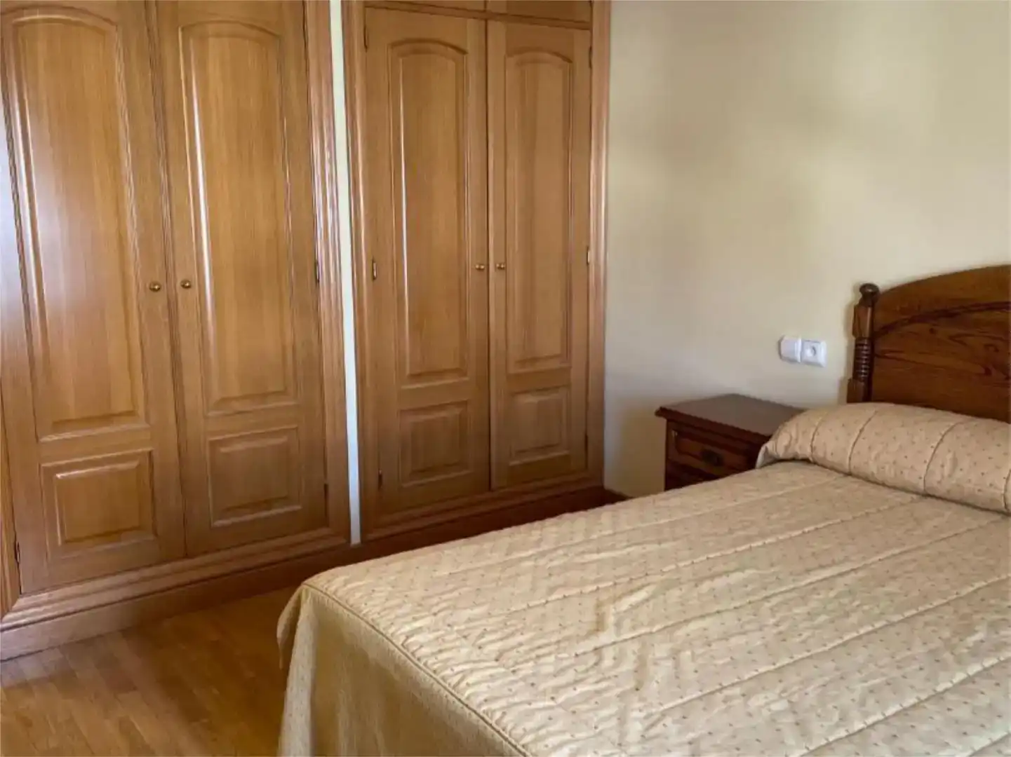Dormitori de Casa adosada en venda en Ciudad Real Capital amb Aire condicionat i Piscina