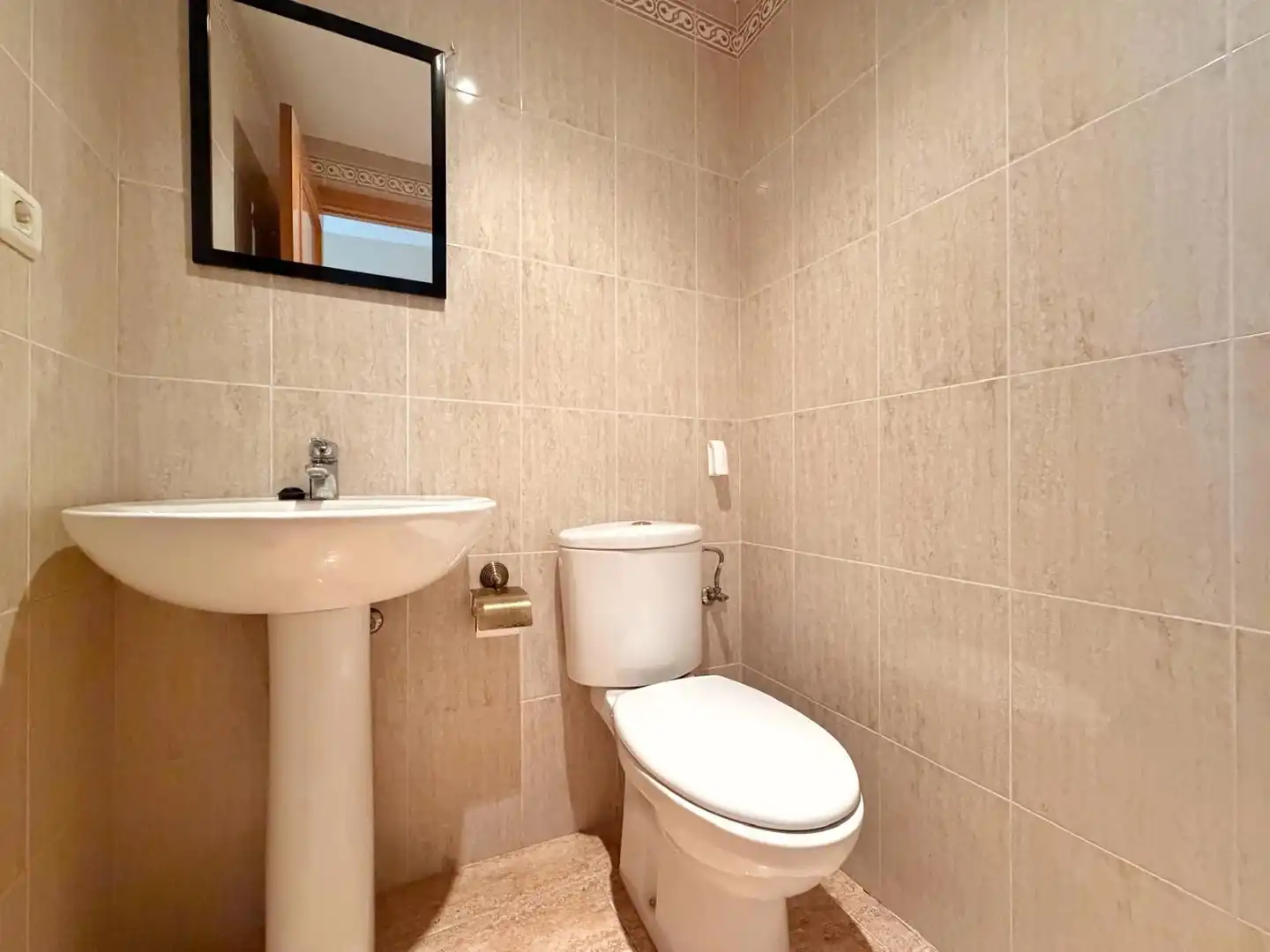 Baño de Casa adosada de alquiler en Cubelles con Calefacción, Terraza y Amueblado