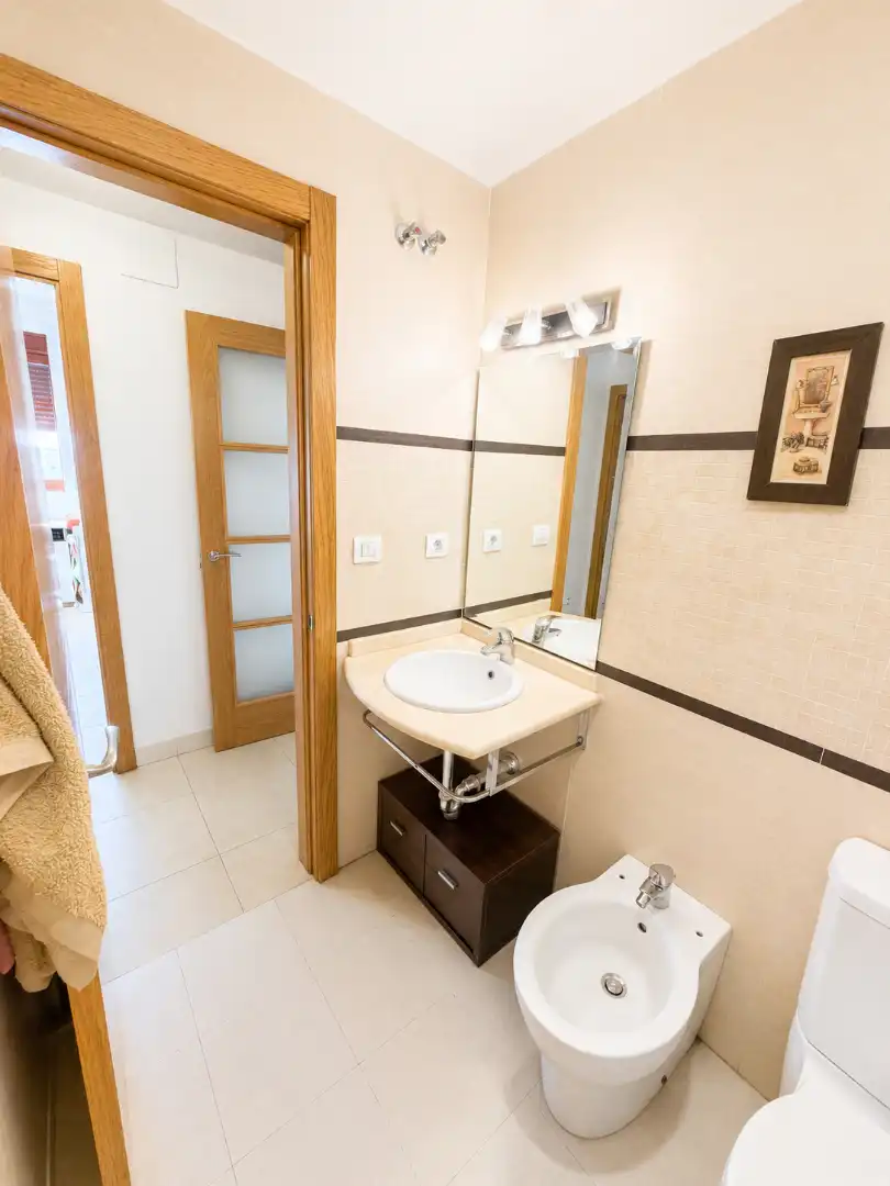 Bathroom of Flat for sale in Sevilla  with Air Conditioner and Community pool