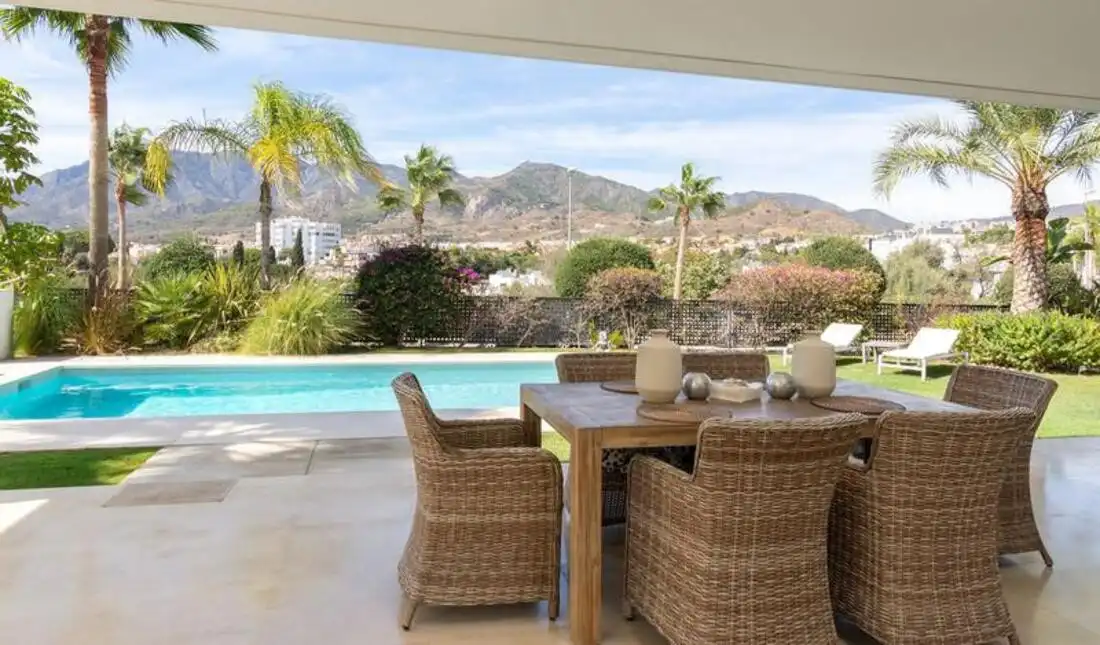 Casa con piscina en venta en Río Real - Los Monteros, imagen 2