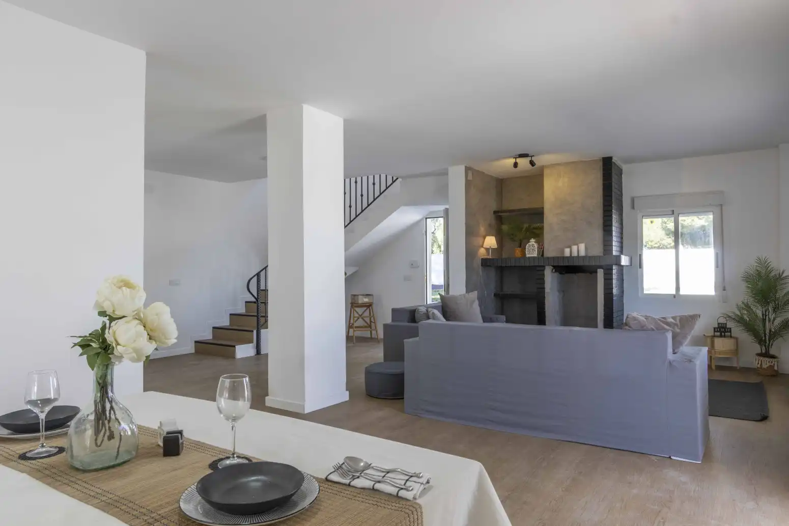 Sala d'estar de Casa o xalet en venda en La Pobla de Vallbona amb Jardí privat i Piscina