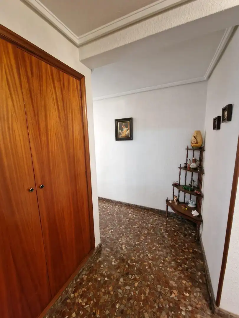 Wohnung zum Verkauf in Elche / Elx mit Klimaanlage, Terrasse und Möbliert
