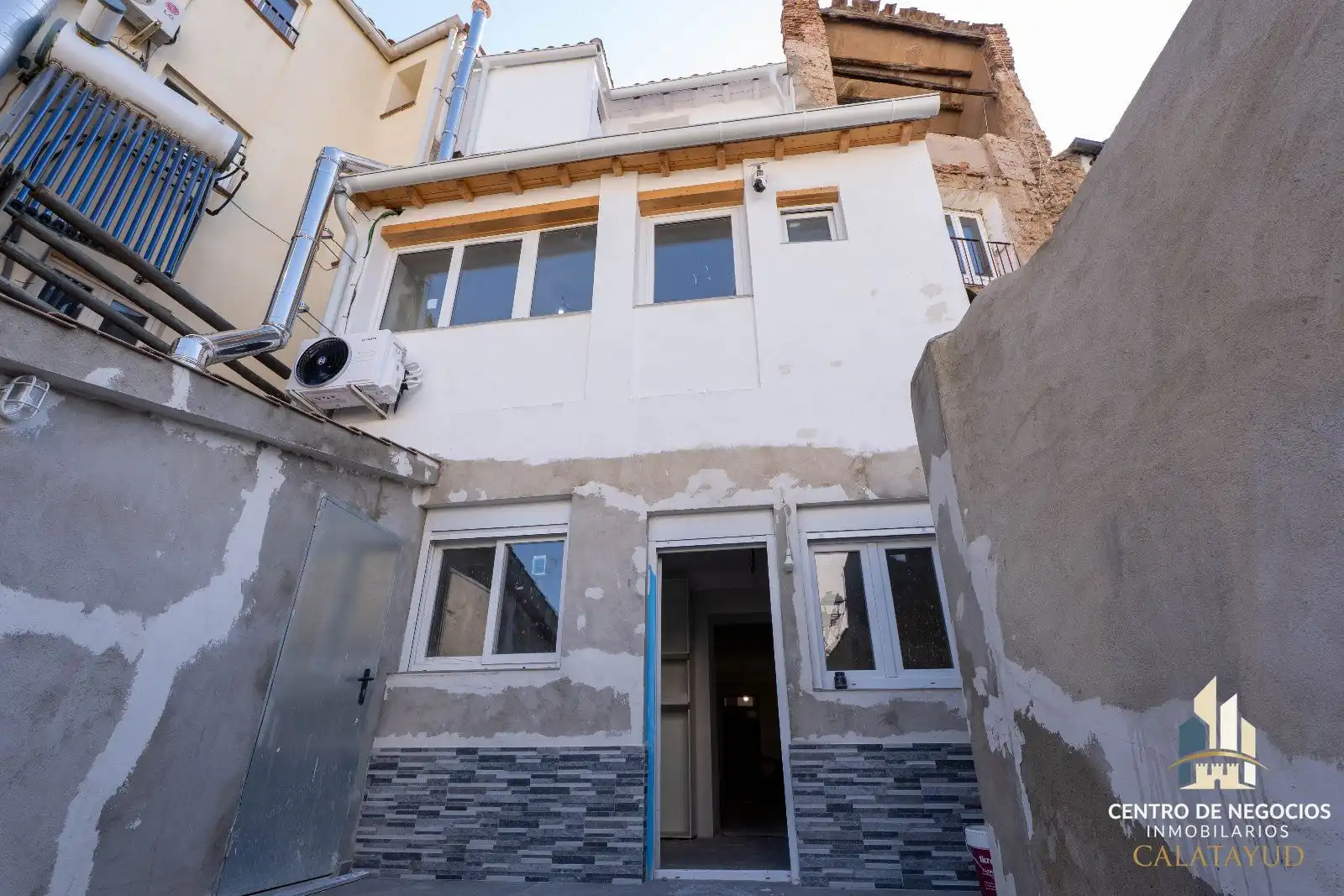 Vista exterior de Casa adosada en venda en Calatayud amb Aire condicionat, Calefacció i Terrassa