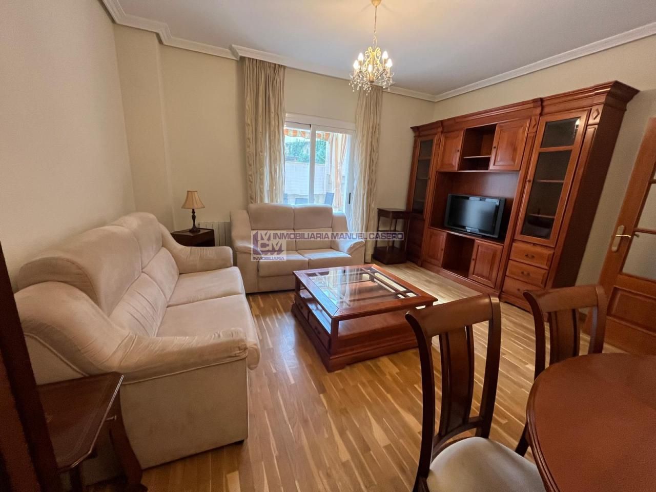 Living room of Flat for rent in Cáceres Capital  with Air Conditioner, Heating and Parquet flooring