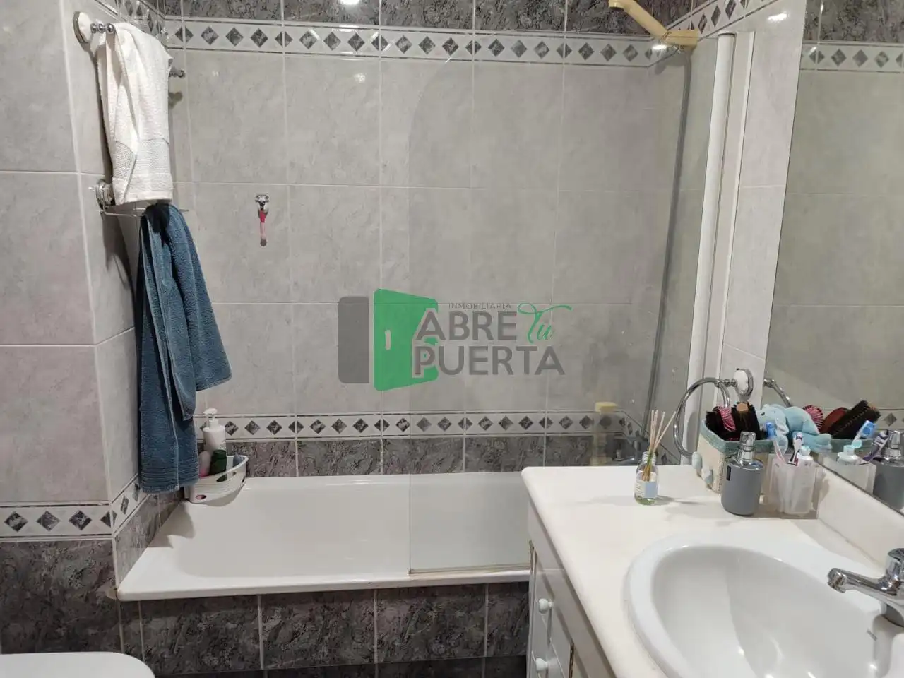 Bathroom of Duplexes for sale in Ourense Capital   with Heating, Parquet flooring and Storage room
