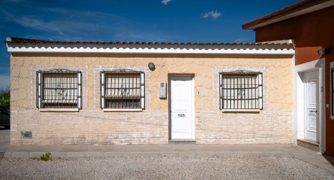 Vista exterior de Casa o xalet en venda en Orihuela amb Jardí privat