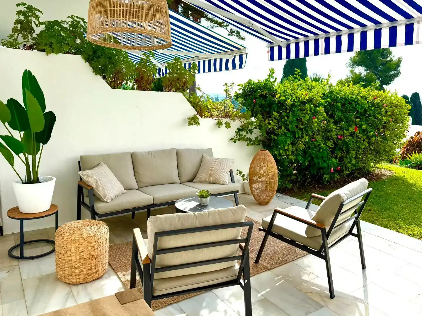 Terraza de Piso de alquiler en Marbella con Aire acondicionado, Jardín privado y Piscina