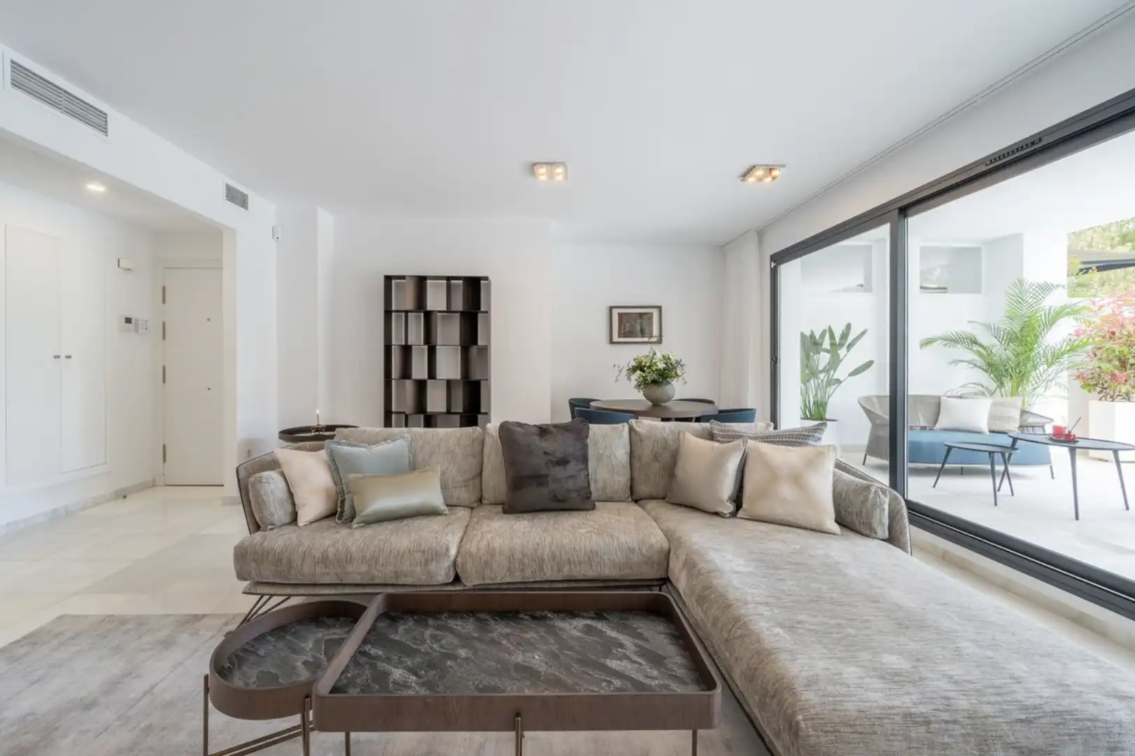 Sala de estar de Apartamento de alquiler en Marbella con Aire acondicionado, Terraza y Amueblado