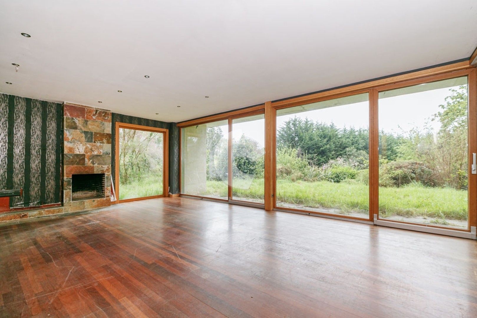 Sala d'estar de Casa o xalet en venda en Nigrán amb Jardí privat