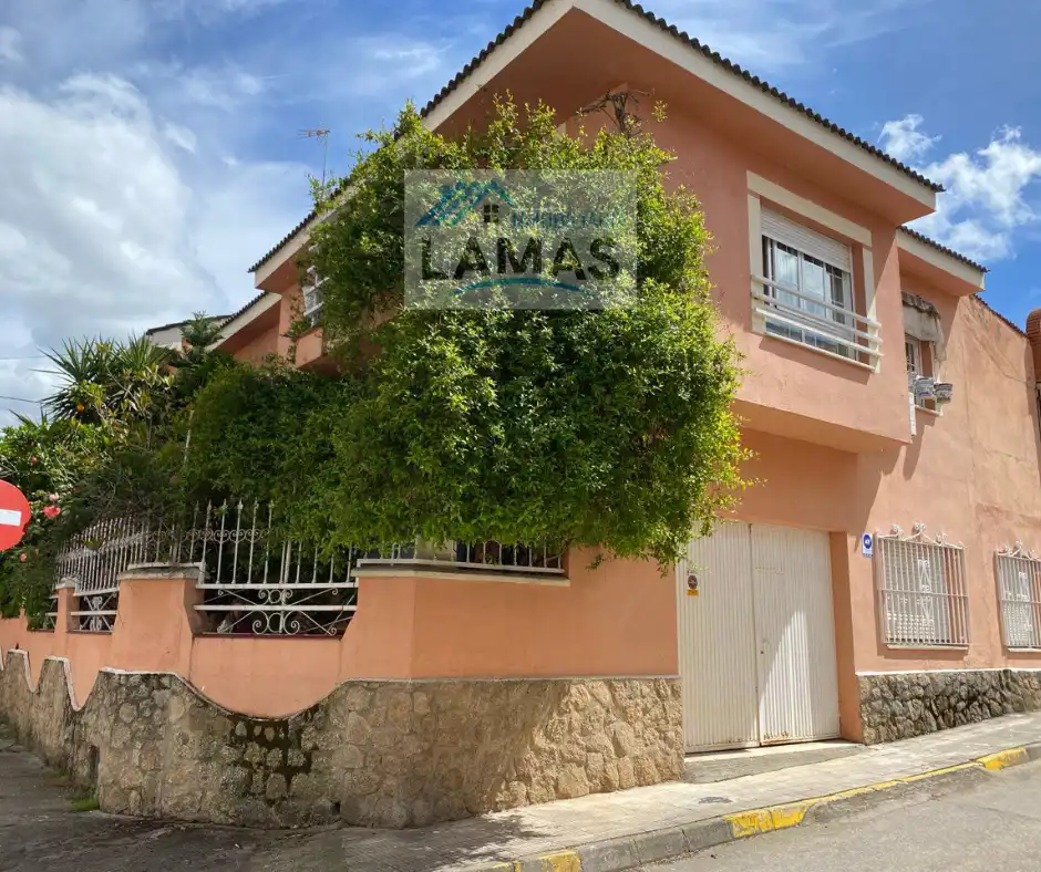 Chalet en venta en Calle Puerto Madero 20