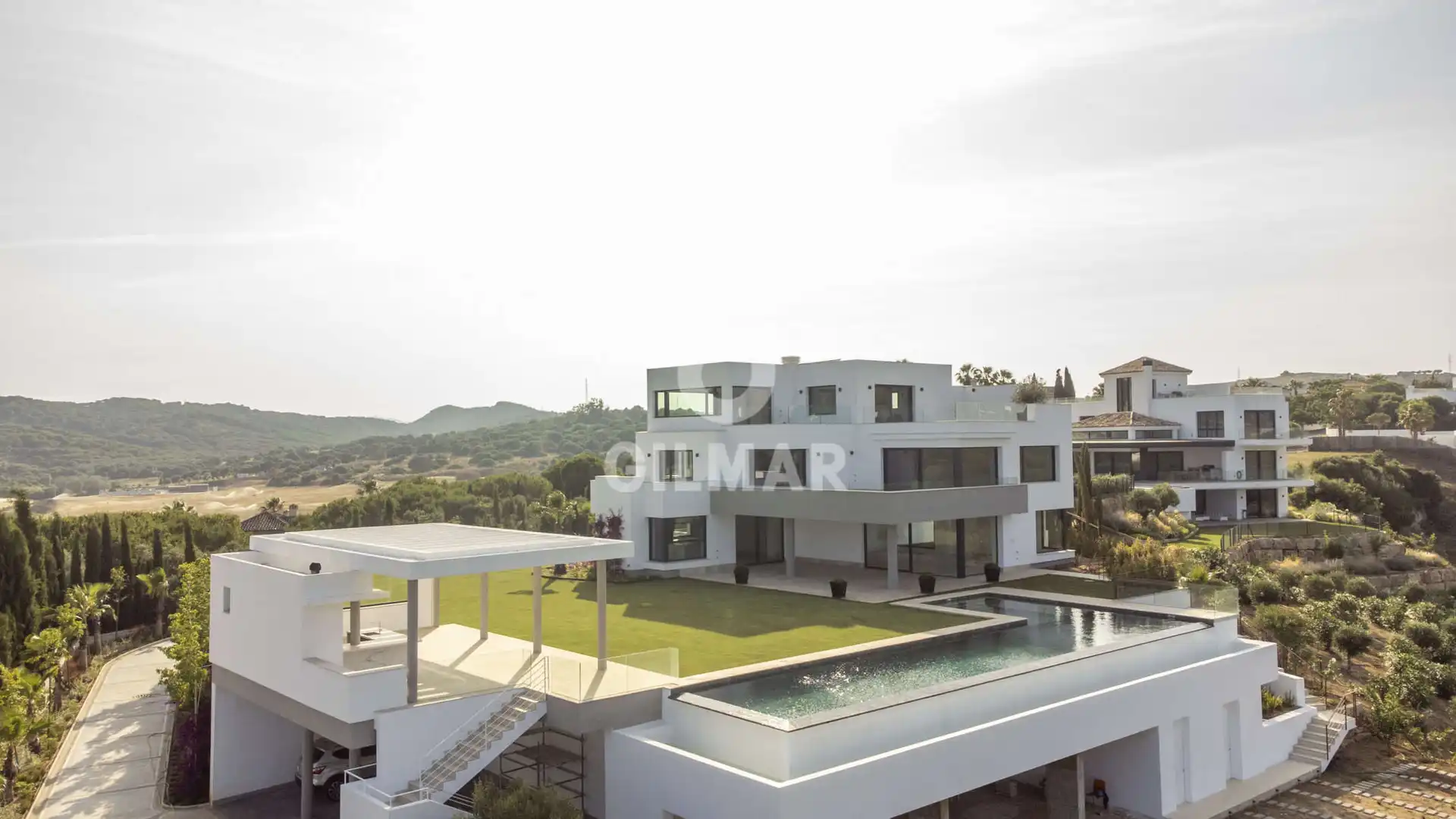 Vista exterior de Casa o xalet en venda en Sotogrande amb Calefacció, Jardí privat i Piscina