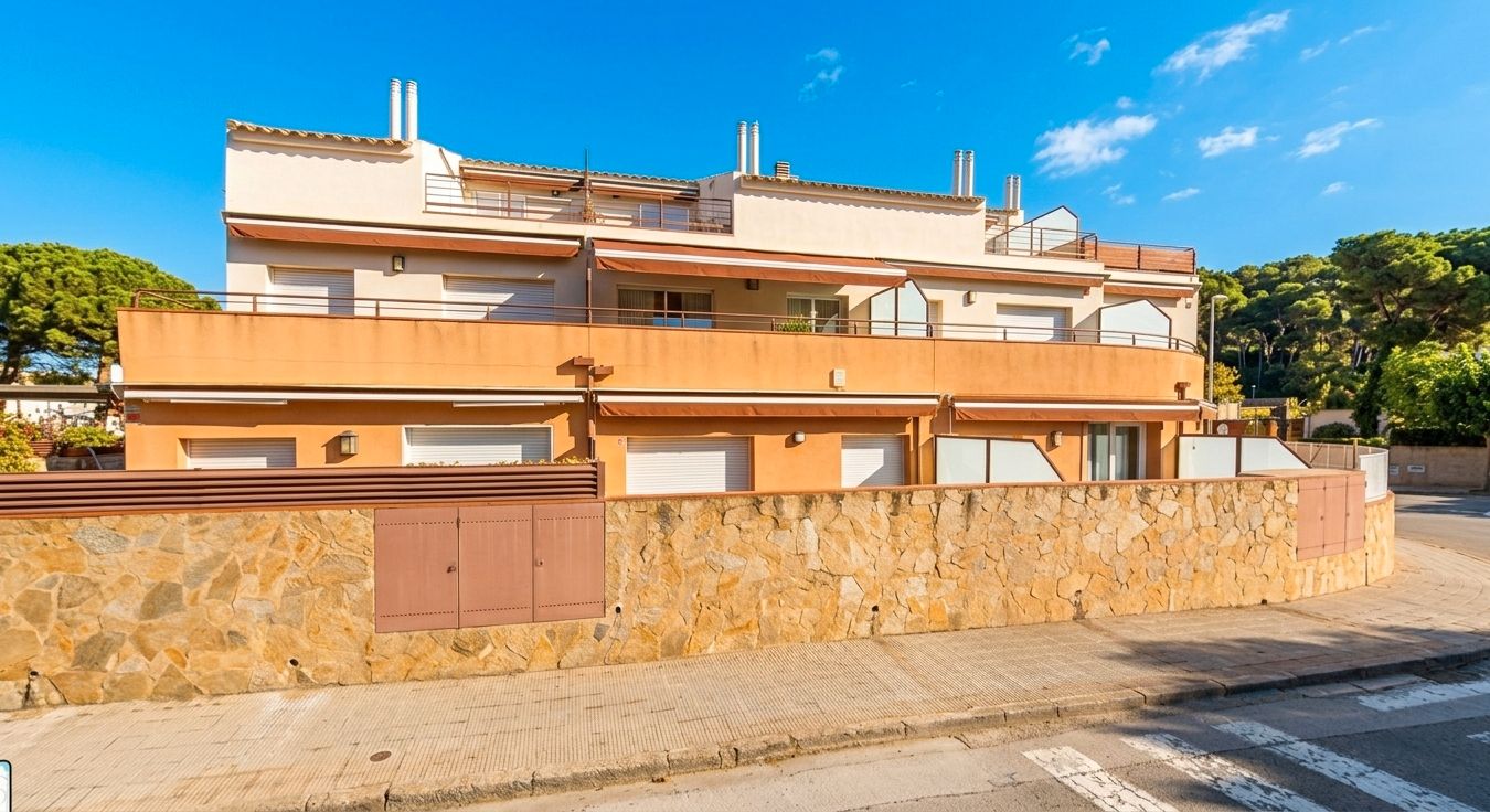 Exterior view of Duplex for sale in Palamós  with Furnished, Oven and Microwave