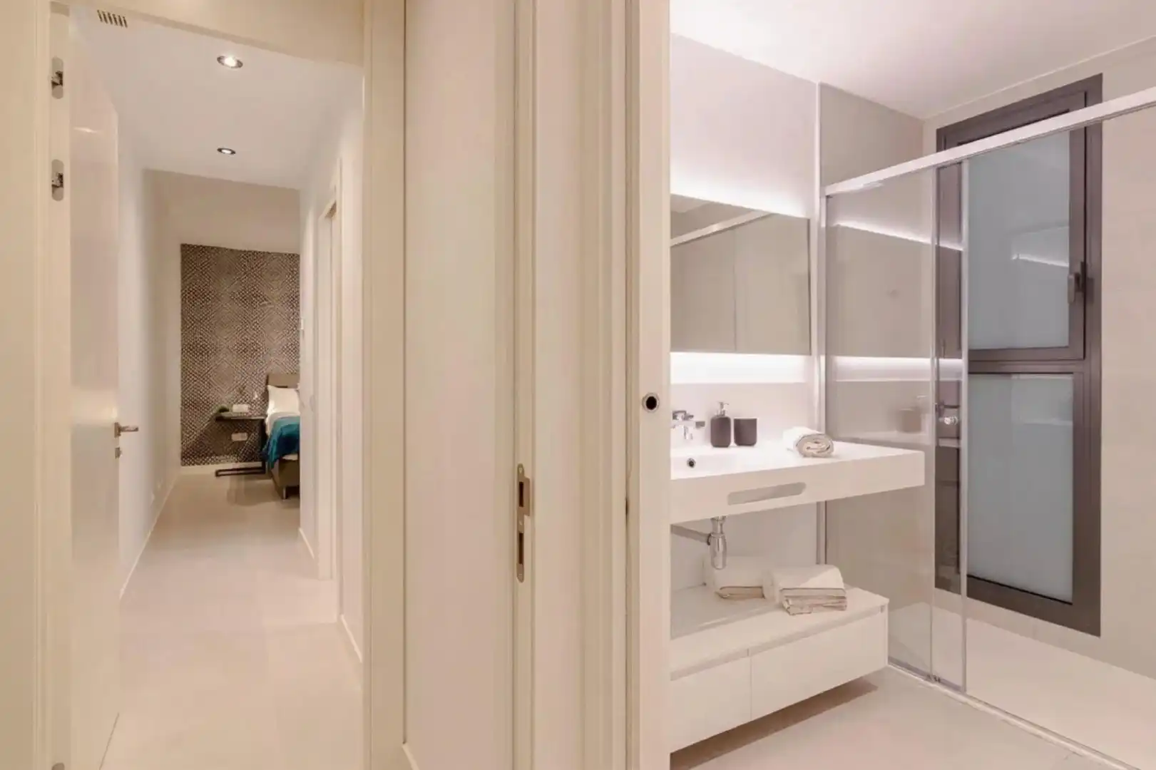 Bany de Casa o xalet en venda en Marbella amb Aire condicionat, Jardí privat i Terrassa
