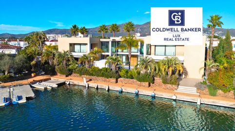 Villa de prestigio con amarre privado de 28 metros en la Costa Brava, diseñada para embarcaciones de gran eslora como veleros, cat