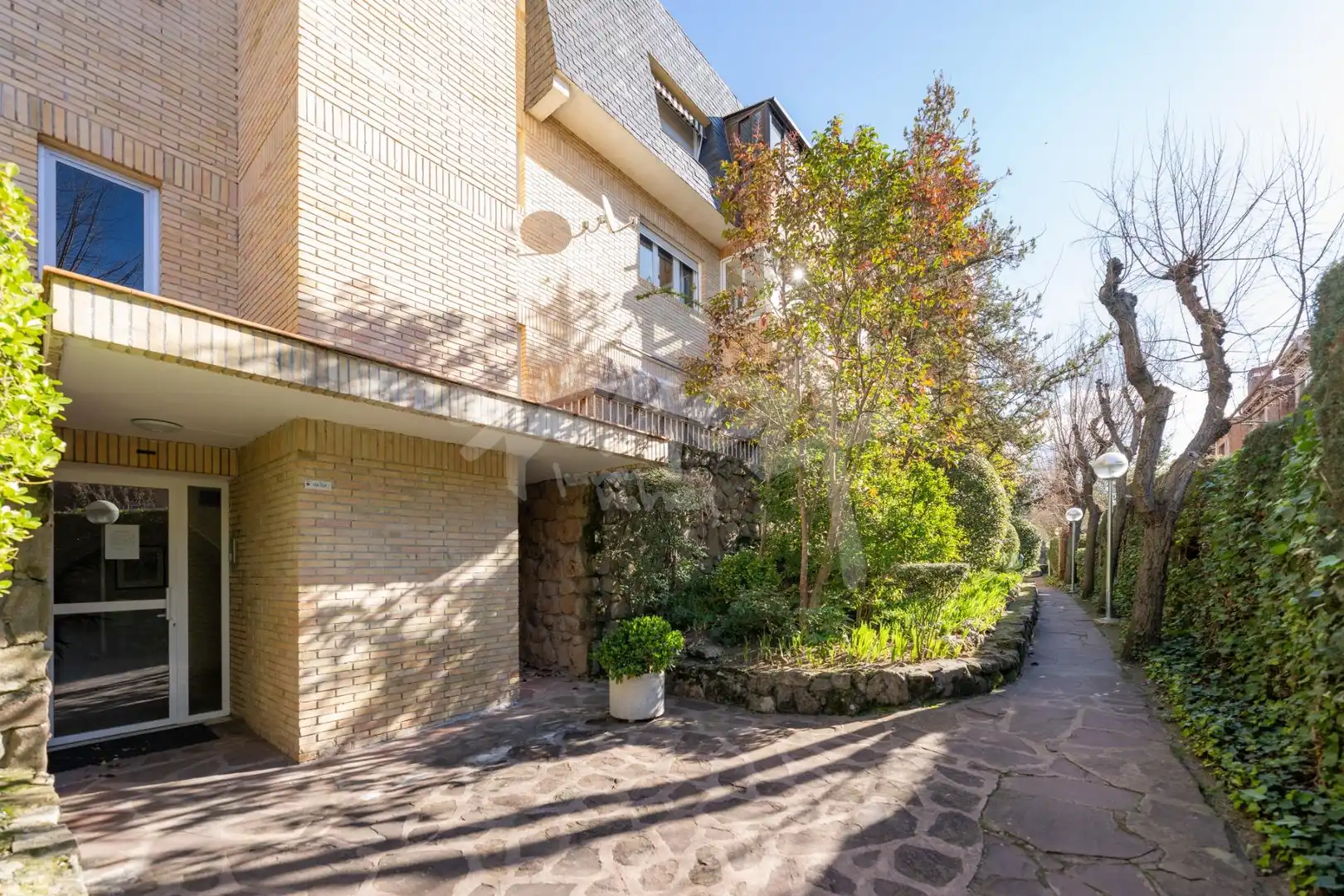 Vista exterior de Piso en venta en Majadahonda con Calefacción, Jardín privado y Terraza