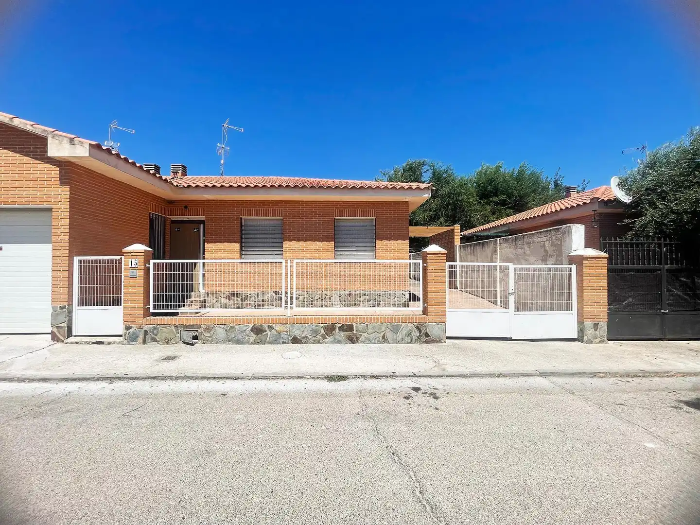 Vista exterior de Casa o chalet en venta en La Mata con Jardín privado