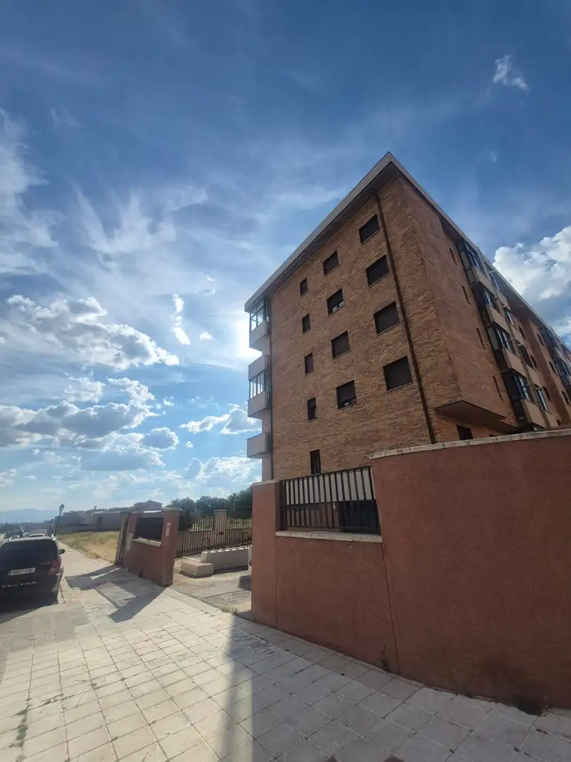 Vista exterior de Àtic en venda en Ávila amb Calefacció, Terrassa i Traster