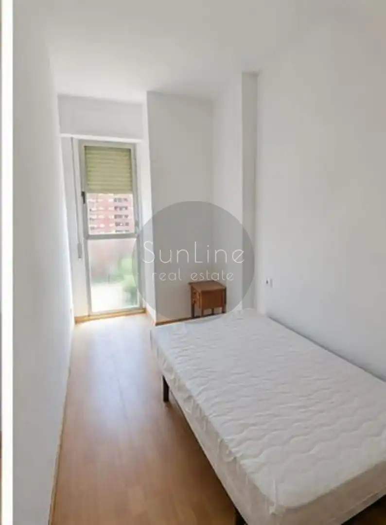 Bedroom of Flat for rent in Valencia  with Air Conditioner, Furnished and Balcony