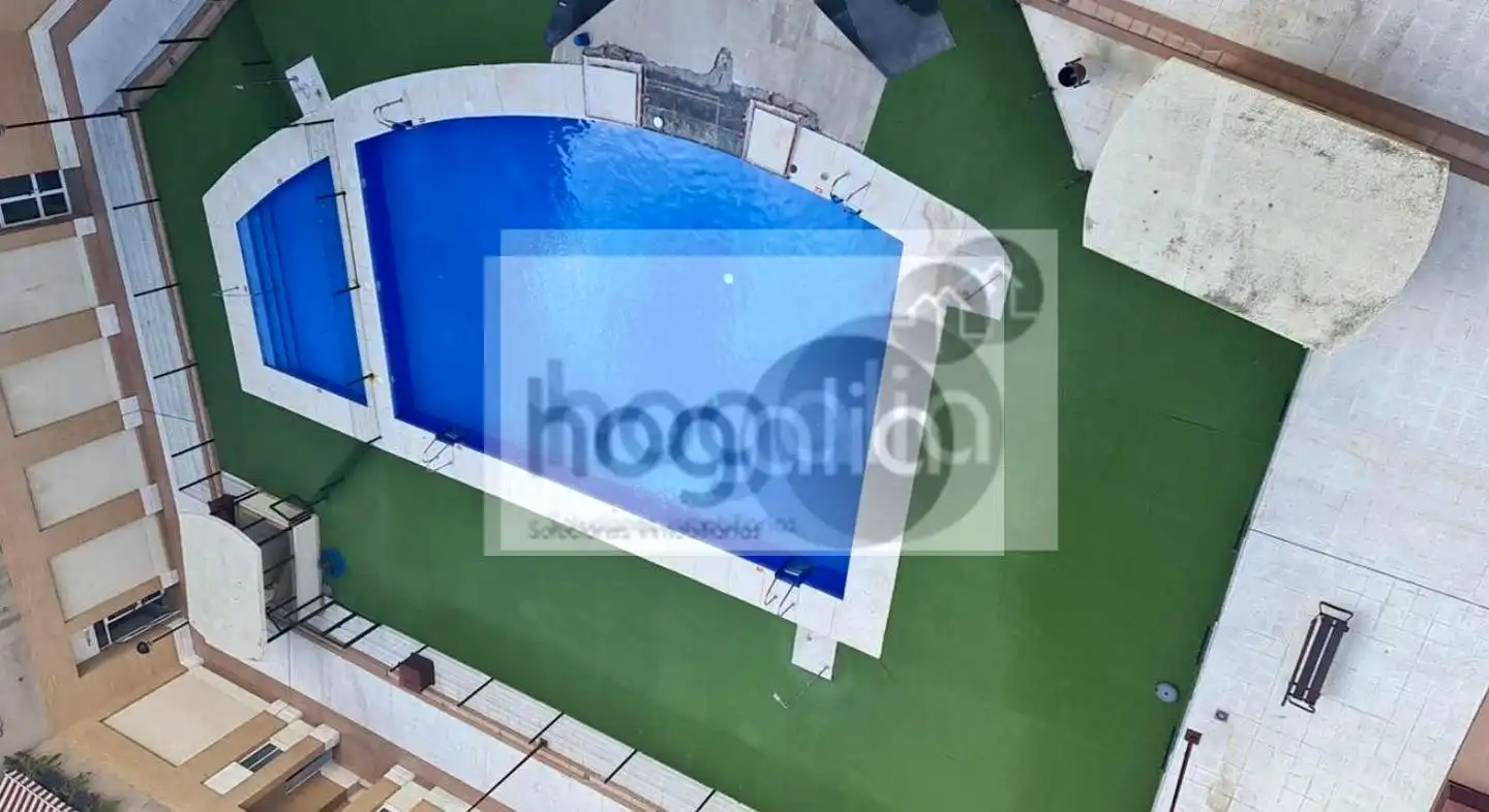 Schwimmbecken von Wohnung zum Verkauf in Sevilla mit Klimaanlage, Terrasse und Gemeinschaftspool