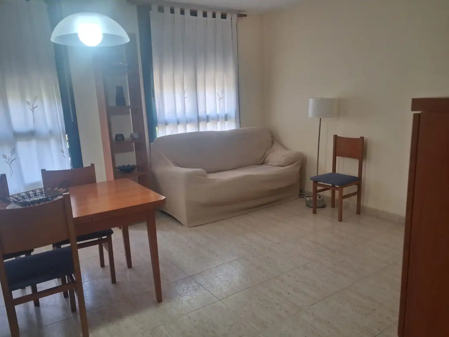 Sala de estar de Piso de alquiler en Benicarló con Aire acondicionado, Terraza y Piscina