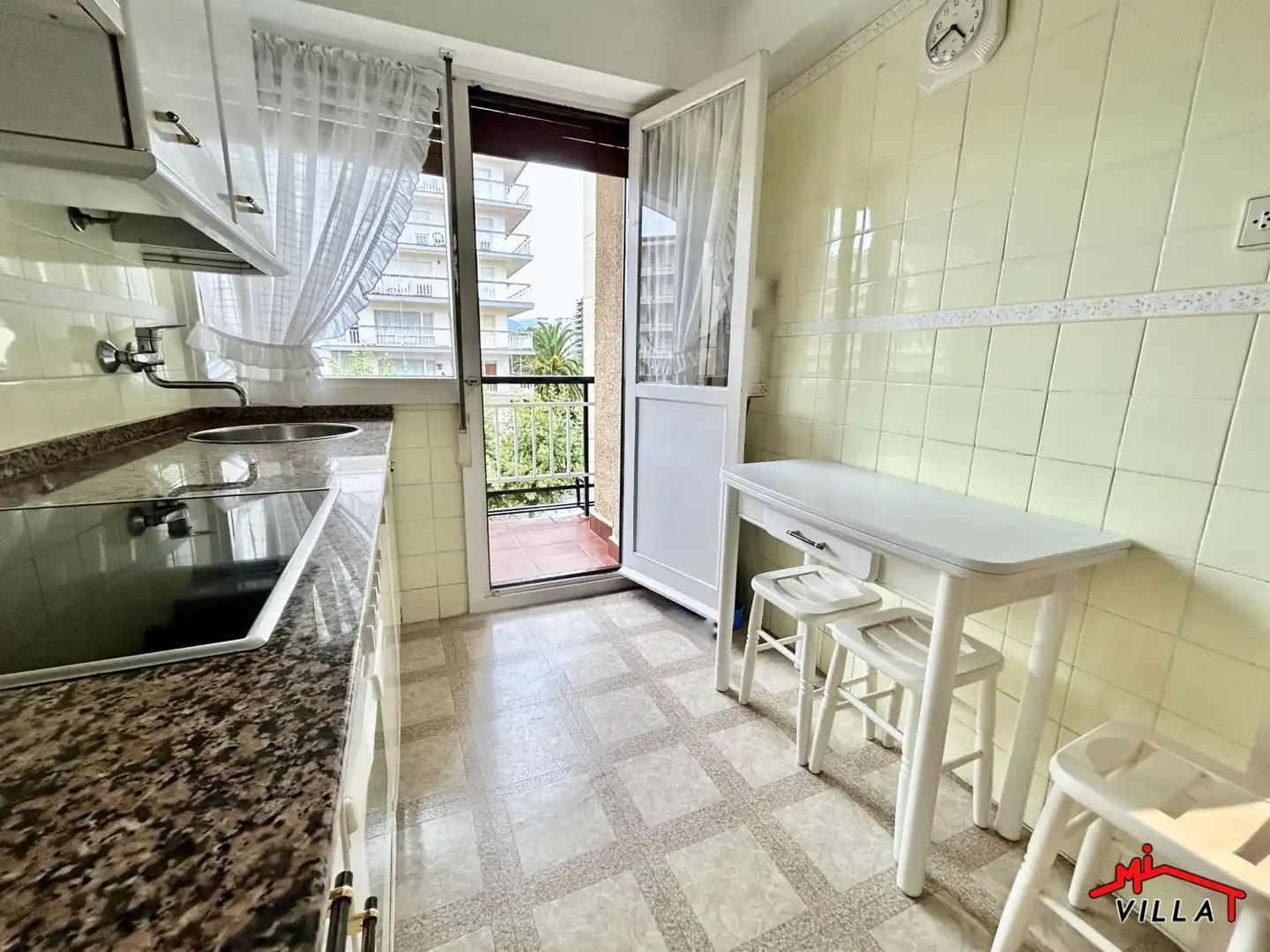 Cocina de Piso en venta en Laredo con Terraza y Amueblado