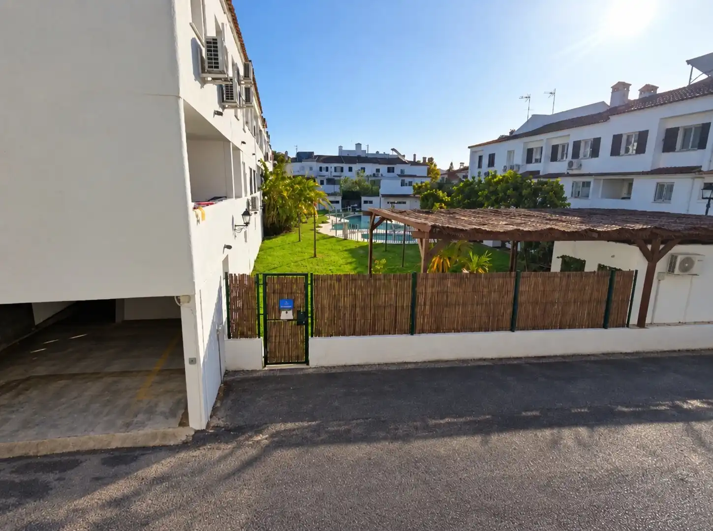 Vista exterior de Casa adosada en venta en Hacienda - La Cartuja