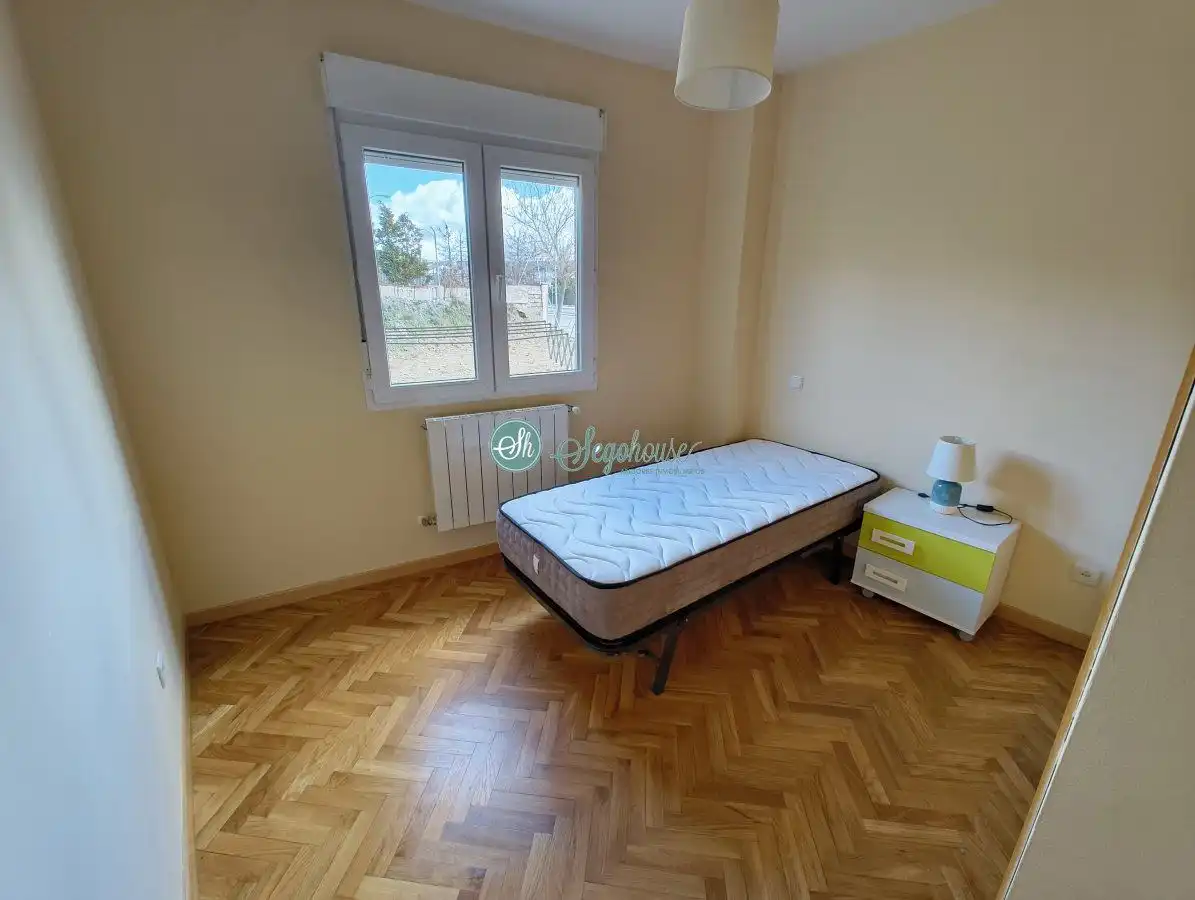 Bedroom of Flat for sale in Segovia  with Heating, Storage room and Furnished