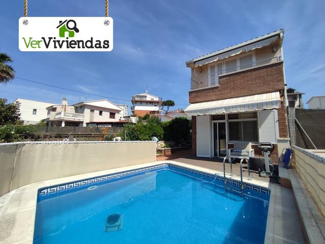 Casa-chalet en Venta en Martinica – Ateneu