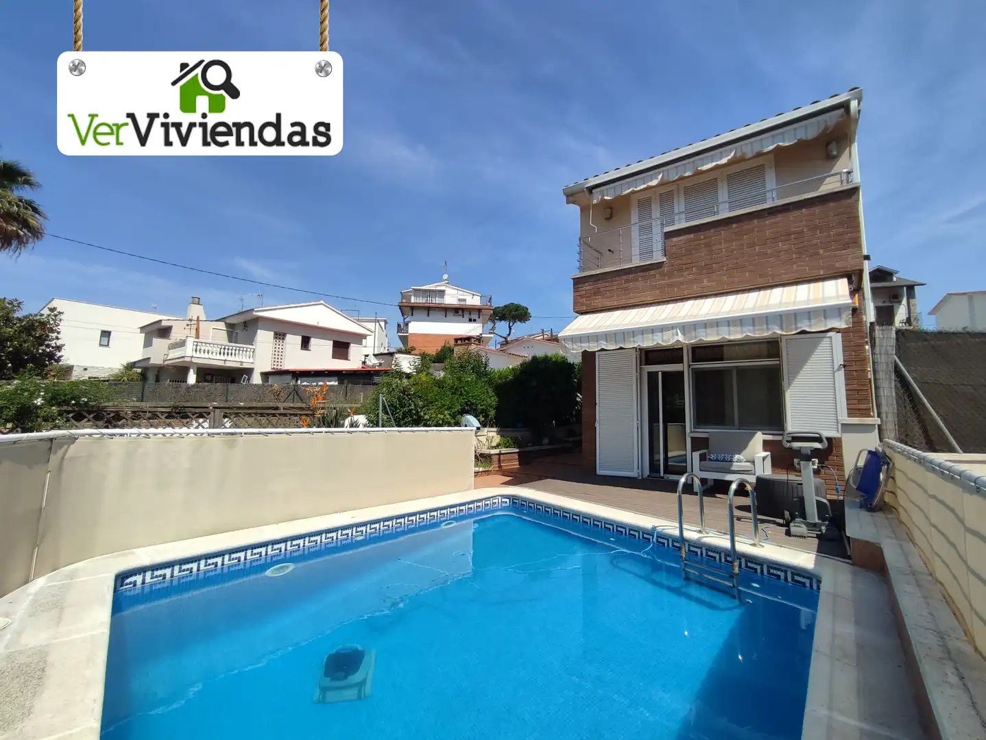 Vista exterior de Casa o xalet en venda en Cerdanyola del Vallès amb Aire condicionat, Calefacció i Jardí privat