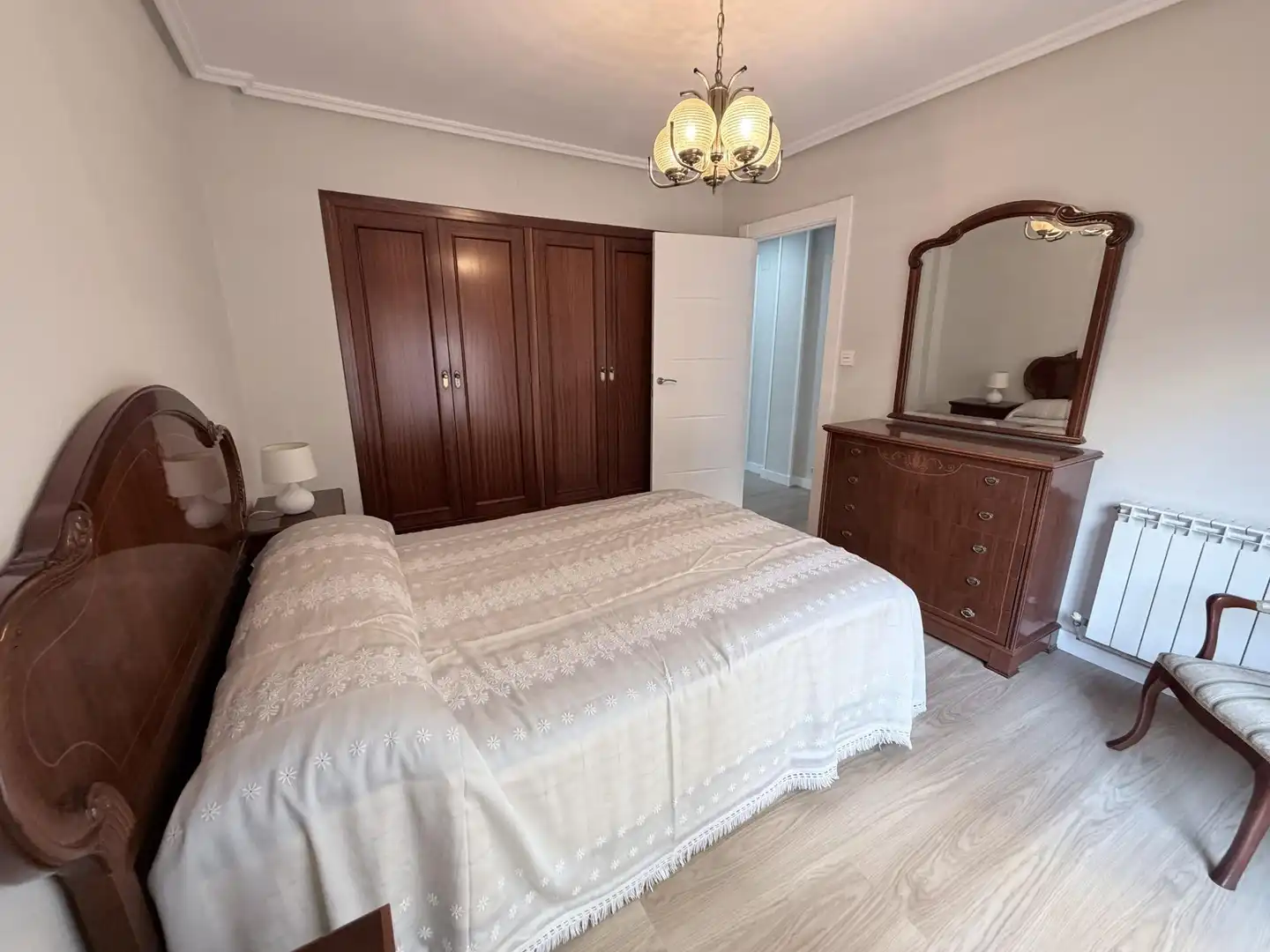 Schlafzimmer von Wohnung zur Miete in Zaragoza mit Klimaanlage, Heizung und Terrasse