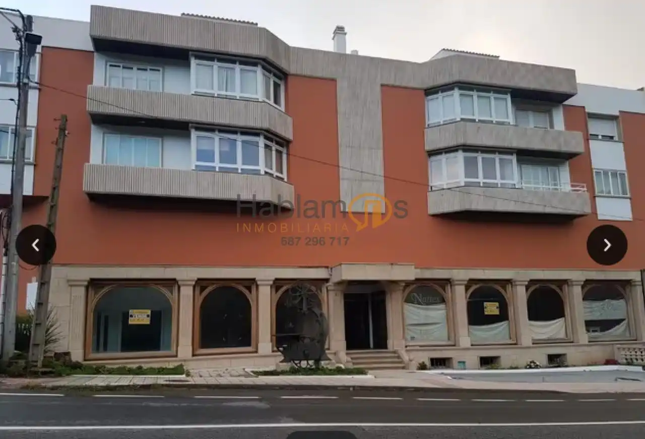 Vista exterior de Local en venda en O Grove   amb Moblat