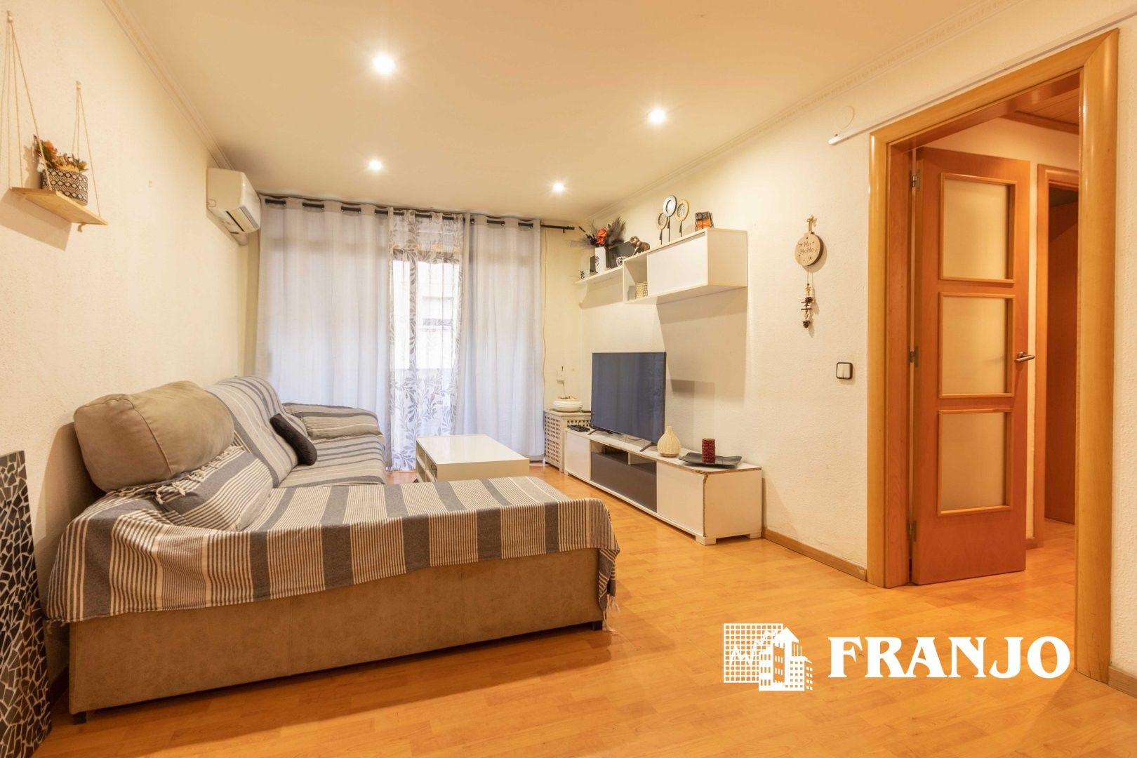 Living room of Flat for sale in Barberà del Vallès  with Air Conditioner and Heating