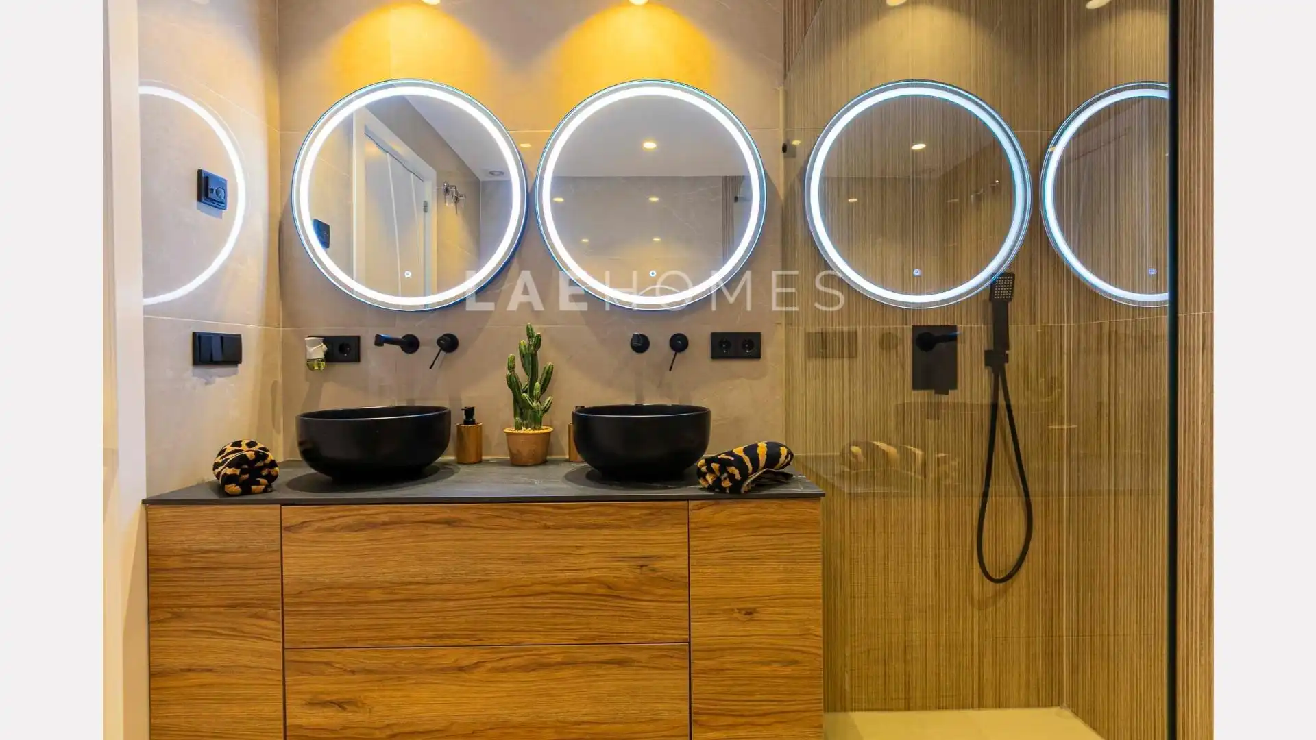 Badezimmer von Dachboden zum Verkauf in Marbella mit Klimaanlage, Heizung und Terrasse