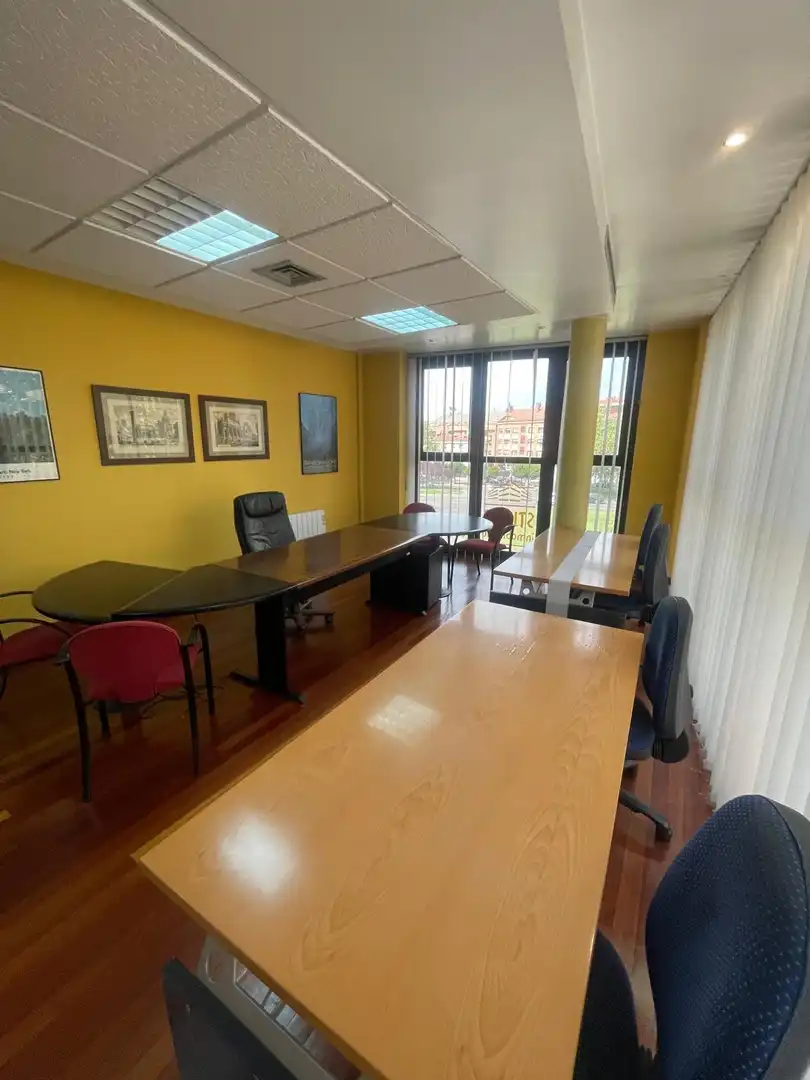 Office for sale in Valladolid  with Air Conditioner