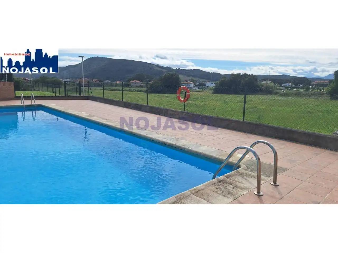 Piscina de Pis de lloguer en Noja amb Calefacció, Jardí privat i Terrassa