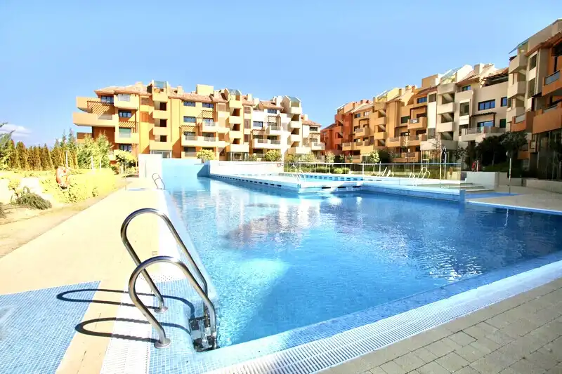 Piscina de Planta baja en venta en Sotogrande con Aire acondicionado, Terraza y Piscina