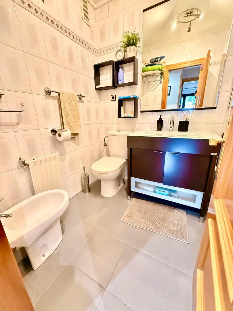 Baño de Piso en venta en Oviedo  con Calefacción, Parquet y Terraza