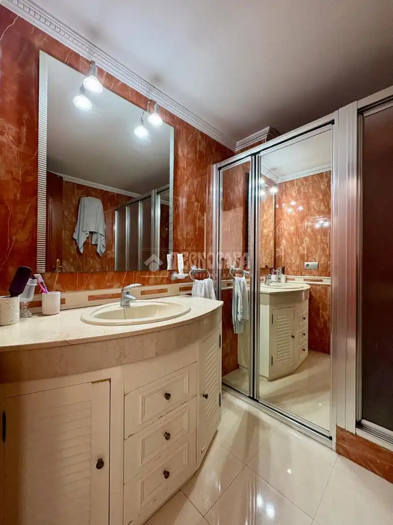 Baño de Piso en venta en Sevilla con Aire acondicionado, Calefacción y Terraza