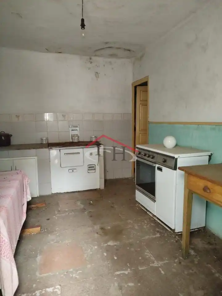 Cuina de Casa o xalet en venda en León Capital  amb Calefacció, Terrassa i Balcó