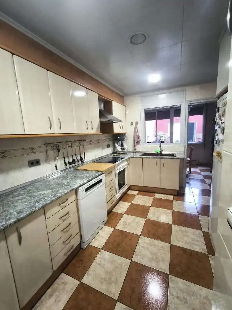 Cocina de Casa adosada en venta en Figueres con Aire acondicionado, Trastero y Horno