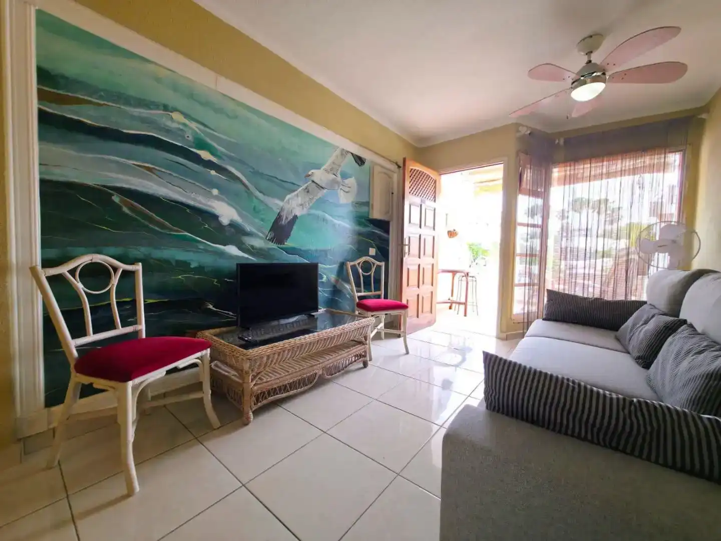 Sala d'estar de Apartament de lloguer en Adeje amb Aire condicionat, Piscina i Moblat