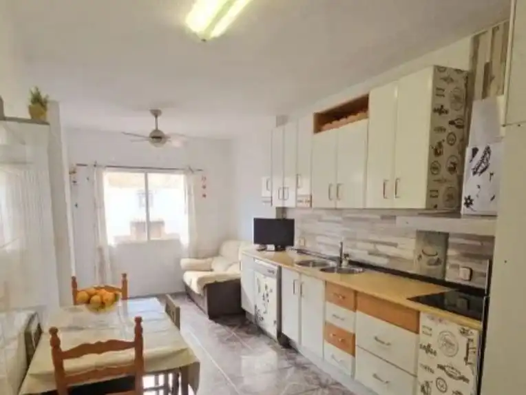 Casa aparellada amb jardí en venda a Calle Río Nalón 8, imagen 5