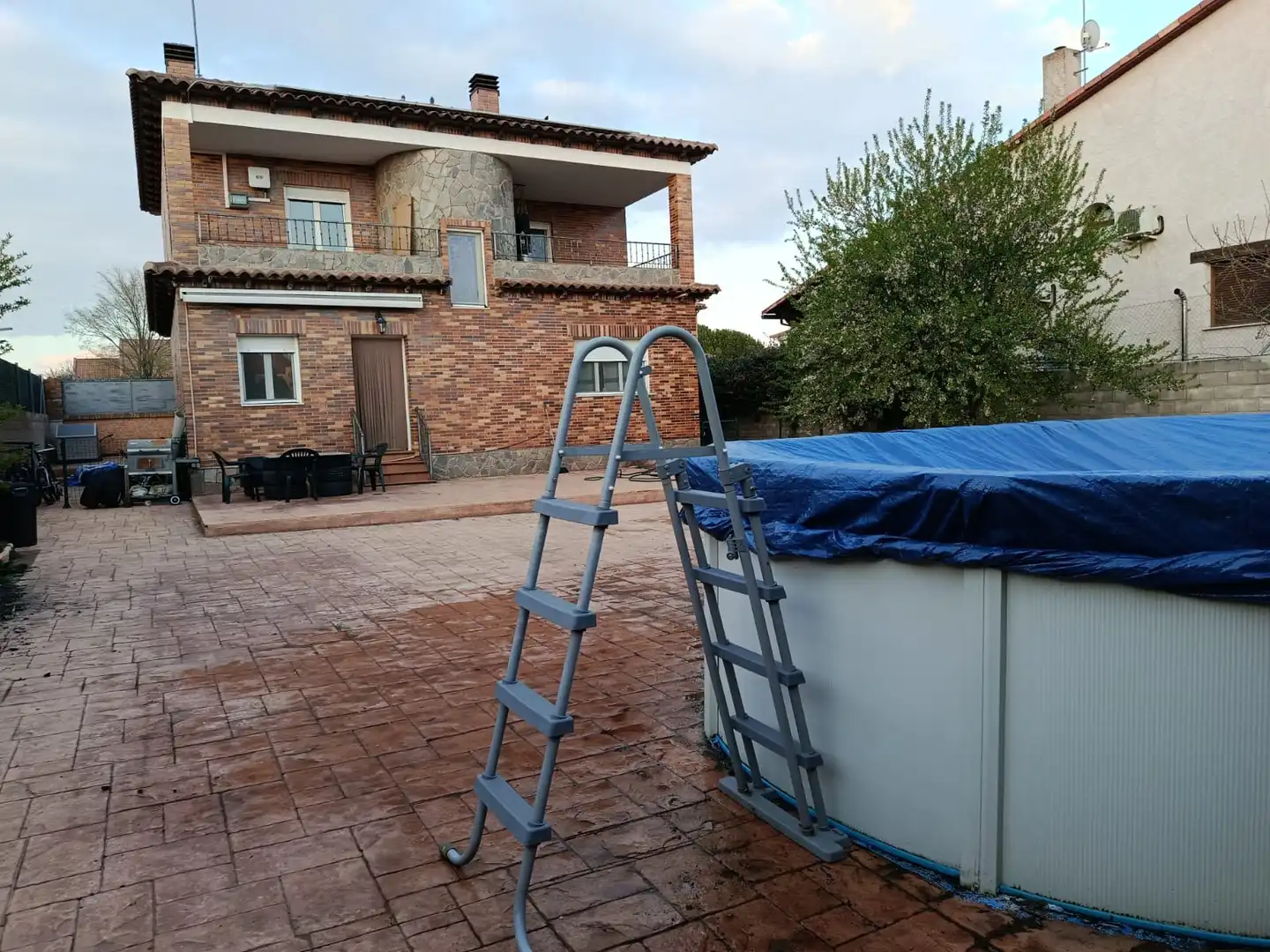 Piscina de Casa o xalet en venda en Chiloeches amb Aire condicionat, Calefacció i Jardí privat