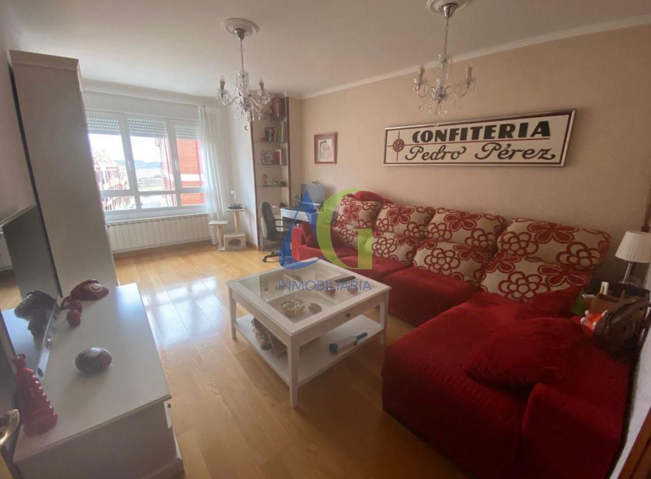 Living room of Duplex for sale in Villaquilambre  with Heating, Storage room and Furnished